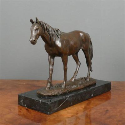  La Tête de Cheval en Bronze: Sculpture Monumentale et Symbolique Puissante !